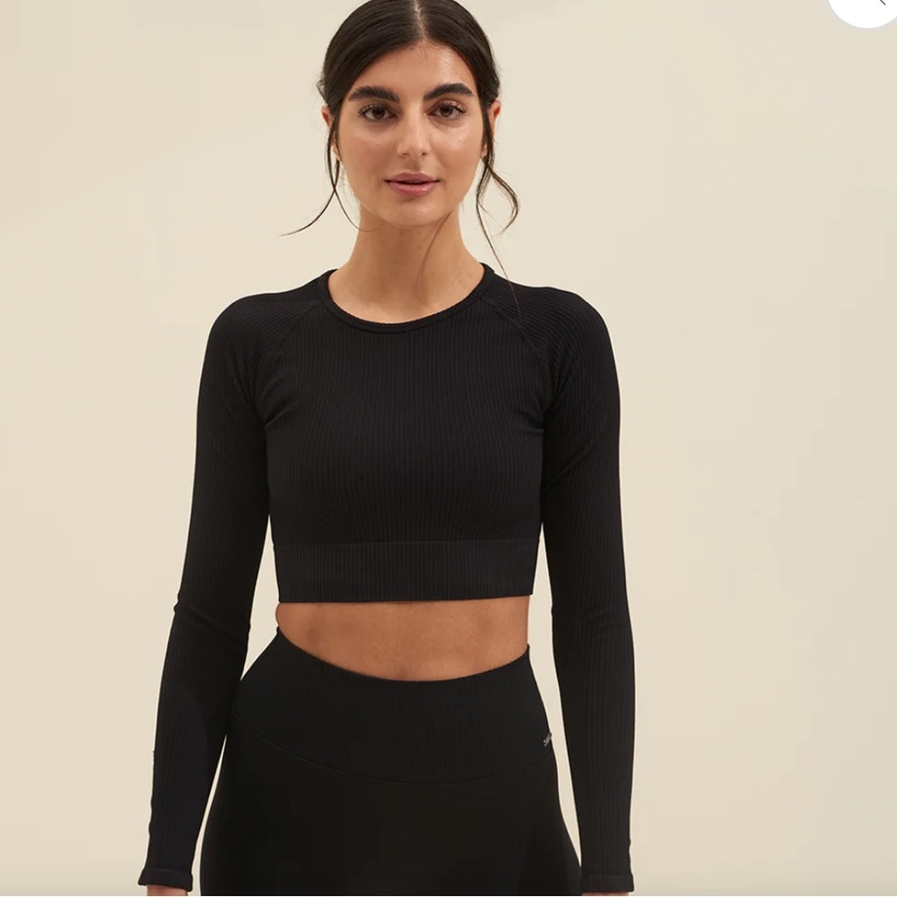 AIM’N Ribbed Long Sleeve Black Crop